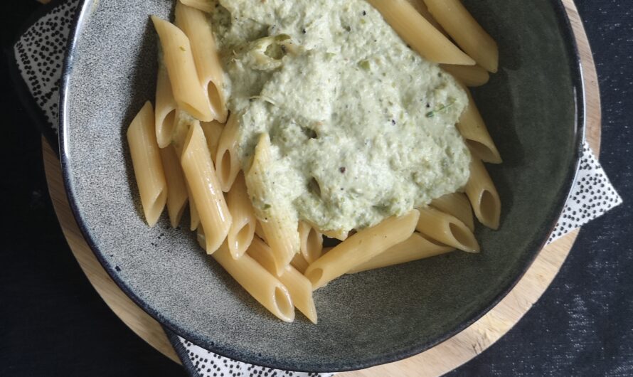 Penne à la crème de feuilles de chou-fleur et parmesan