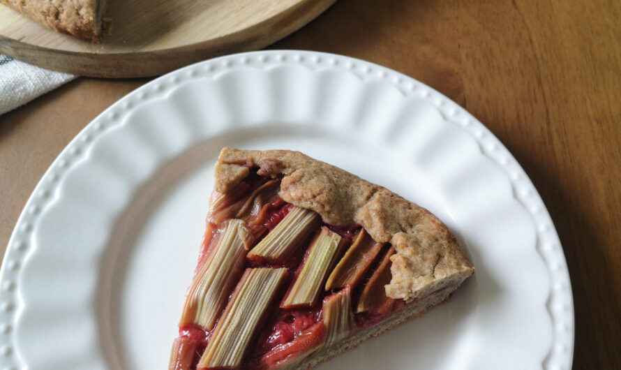 Tarte rustique fraise/rhubarbe