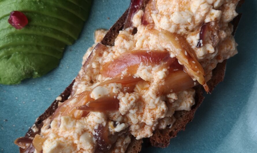 Toast à la brouillade de tofu